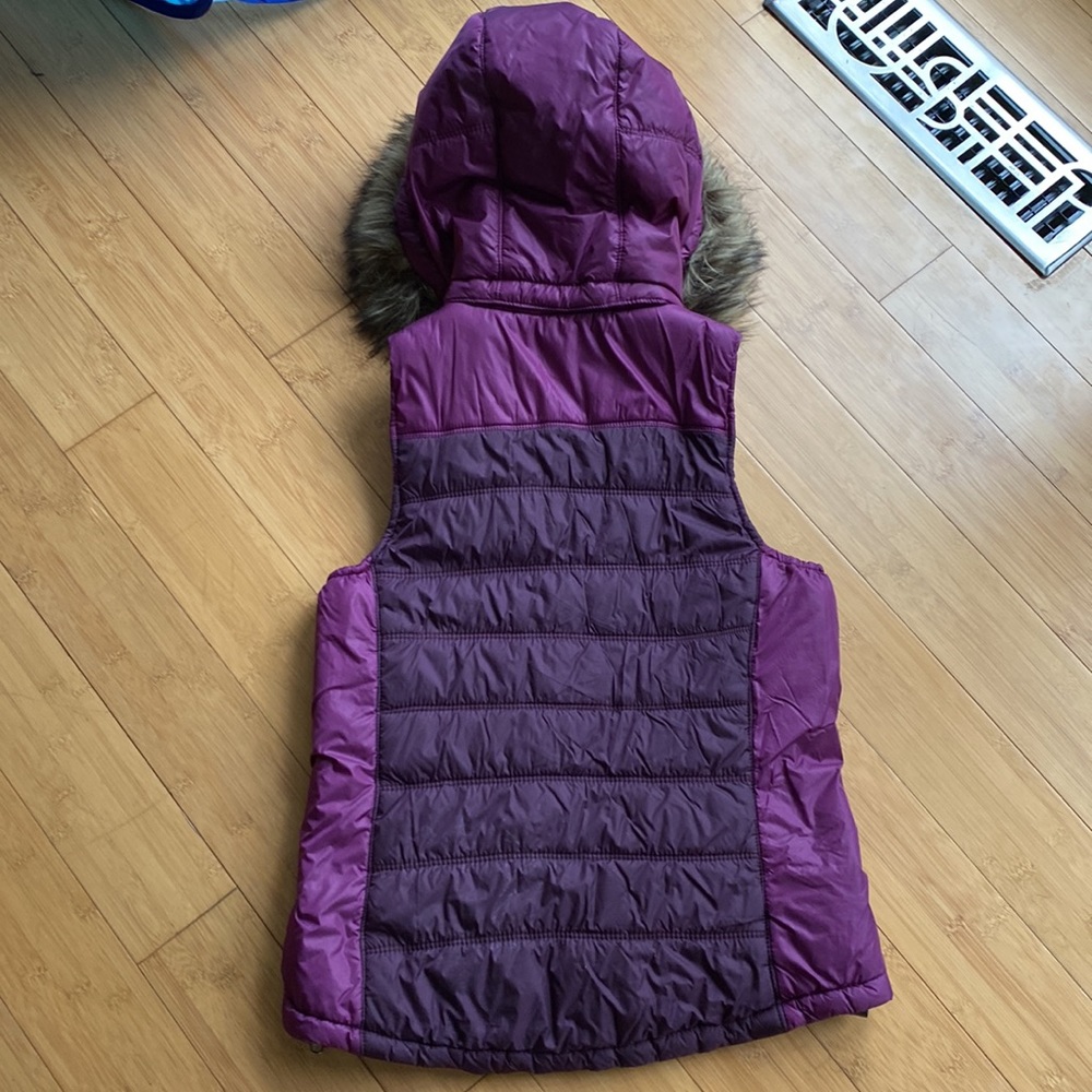 American Eagle - Medium - Fur hooded vest - Picture 2 of 3